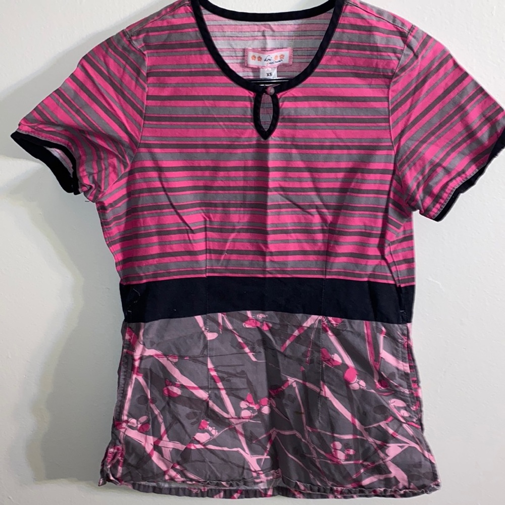 Scrub shirt